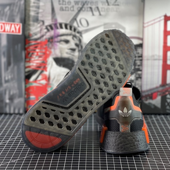 Adidas NMD_R1 Spectoo Men's Shoes Core Black Carbon Team Solar Orange Size 9 US - Picture 11 of 12